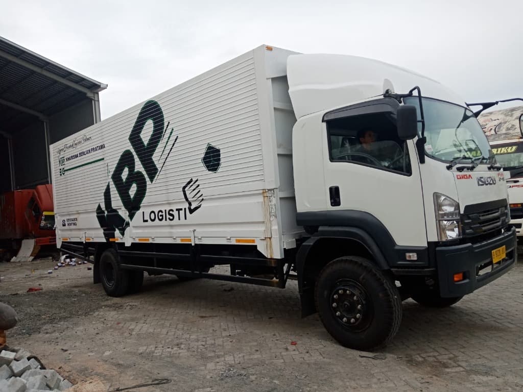 Isuzu Giga Box